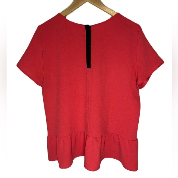 Elodie short sleeve blouse in coral with black trim and button detail, size xl. - Picture 2 of 13